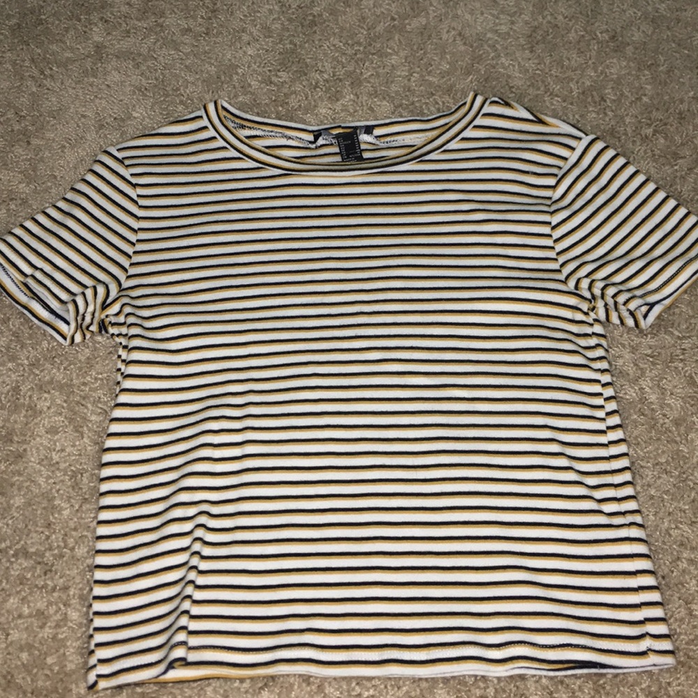 FOREVER 21 Cropped Shirt